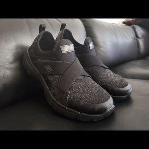 Women’s Black Skechers Flex Appeal Size 6